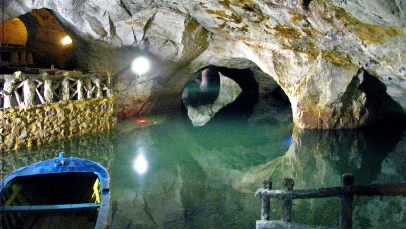 ����� ����